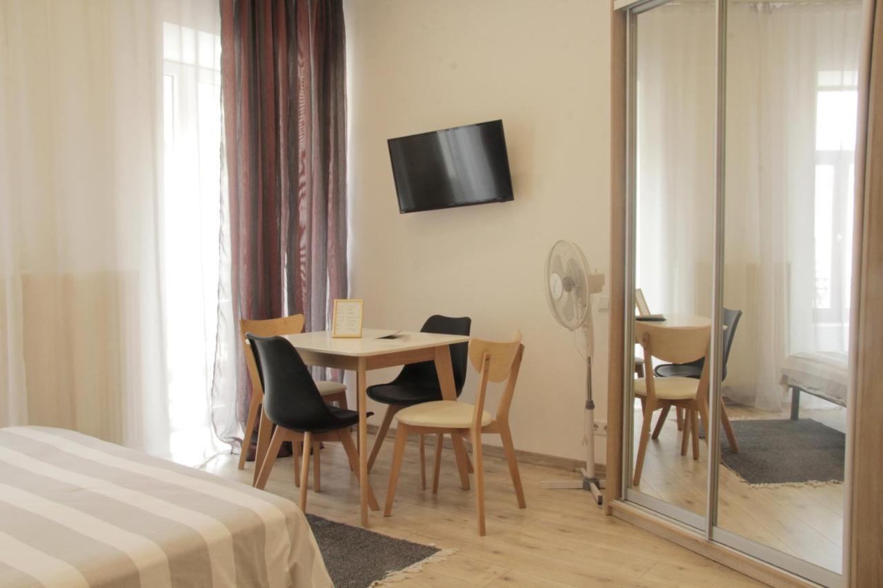 Apartment In The Centre Of Lviv Eksteriør bilde